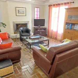 Maison Classée 3 étoiles, Grand Jardin Clos Au Calme Proche Centre Ville, 10 Min Des Plages , Pont-lʼAbbé France